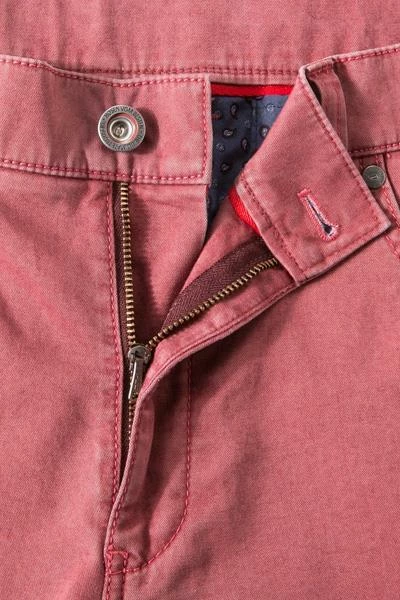 HILTL Jeans Kurt 75633/62800/84 Contemporary Fit, Baumwoll-Stretch, Granat meliert, Rot 3 HILTL Jeans Kurt 75633/62800/84 Contemporary Fit, Baumwoll-Stretch, Granat meliert, Rot – Bild 3